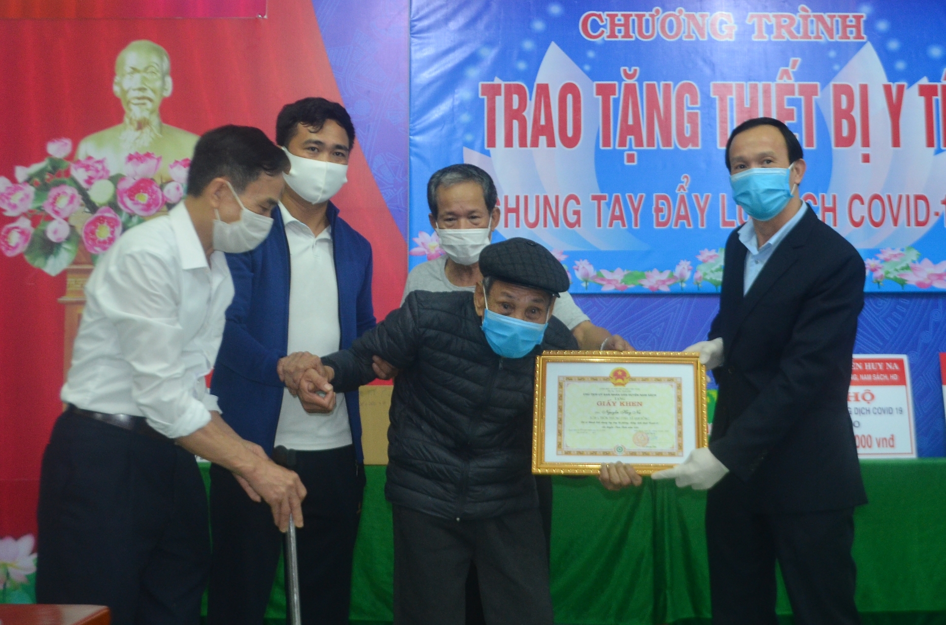 Tấm lòng "vàng" của cụ ông 95 tuổi ủng hộ 2 tấn gạo chống dịch Covid-19 tam long vang cua cu ong 95 tuoi ung ho 32 trieu dong chong dich covid 19