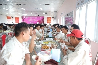 phu tho cong doan tasa cham lo doi song nguoi lao dong