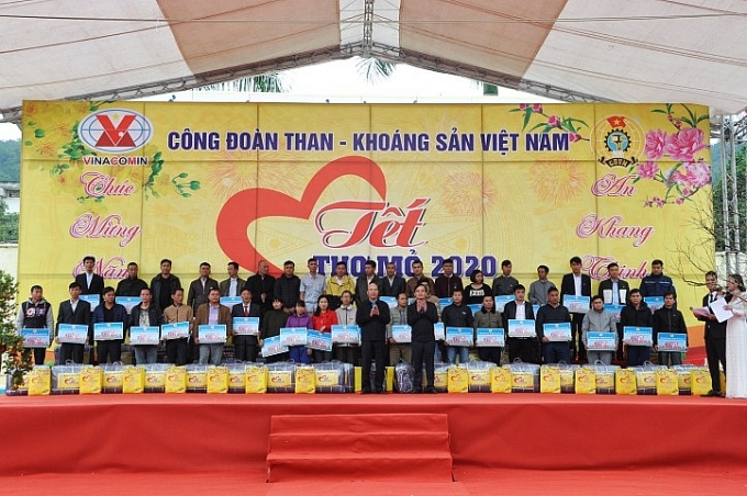 Công đoàn Than - khoáng sản Việt Nam: Tết sớm đến với thợ mỏ cong doan than khoang san viet nam te t so m de n vo i tho mo