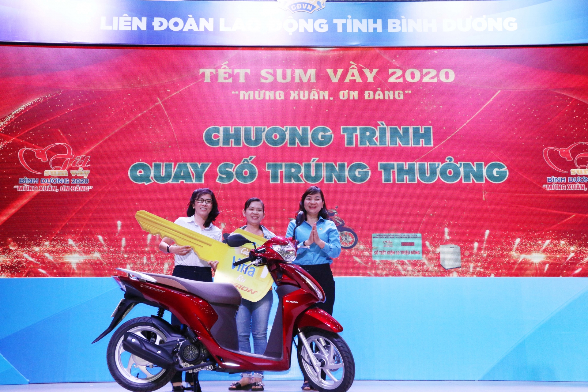Bình Dương: “Tết sum vầy” với nhiều hoạt động thiết thực chăm lo cho công nhân lao động binh duong tet sum vayvoi nhieu hoat dong thiet thuc cham lo cho cong nhan lao dong