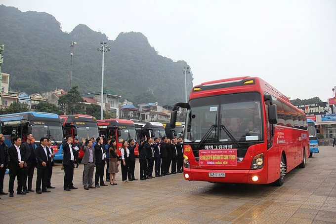 cong doan than hon gai am ap nhung chuyen xe mua xuan don tet sum vay