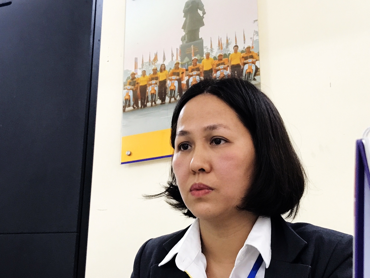 buu dien ha noi nhan vien buu dien va cai tet tron ven mua xuan