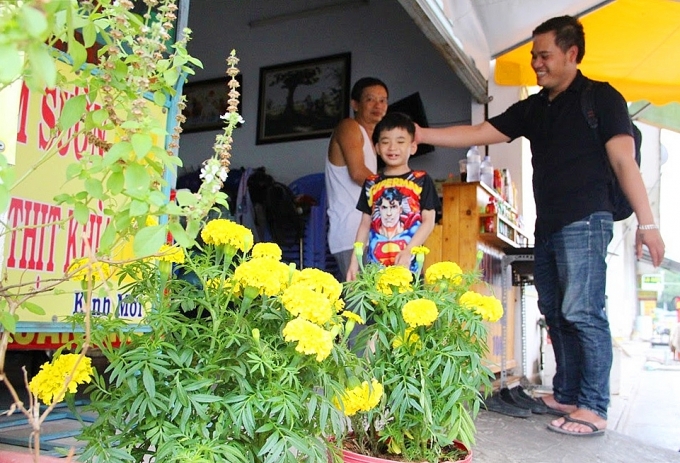 cong nhan lao dong hanh phuc don tet o khu nha 100 trieu dong