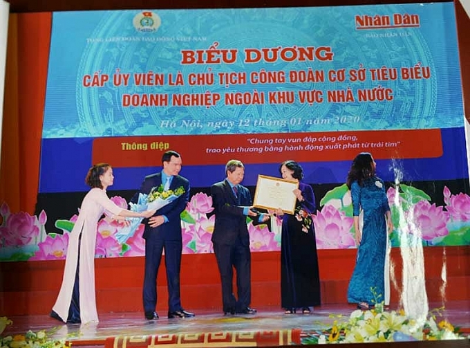 An Giang: Cần bảo đảm tốt hơn nữa về đời sống vật chất và tinh thần cho NLĐ an giang can bao dam tot hon nua ve doi song vat chat va tinh than cho nld