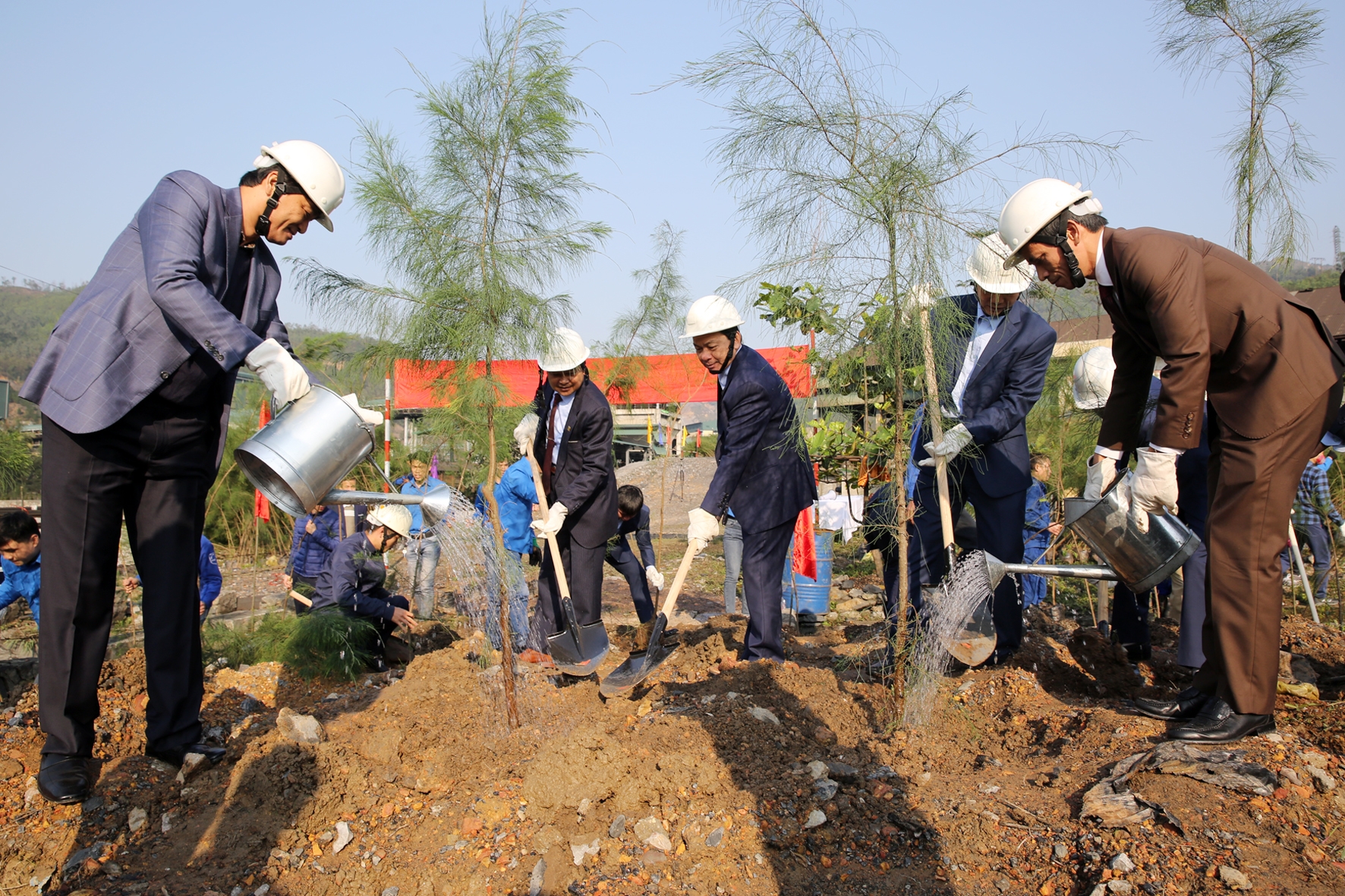 cong doan than khoang san vn than vang danh 99 lao dong tham gia san xuat dau xuan