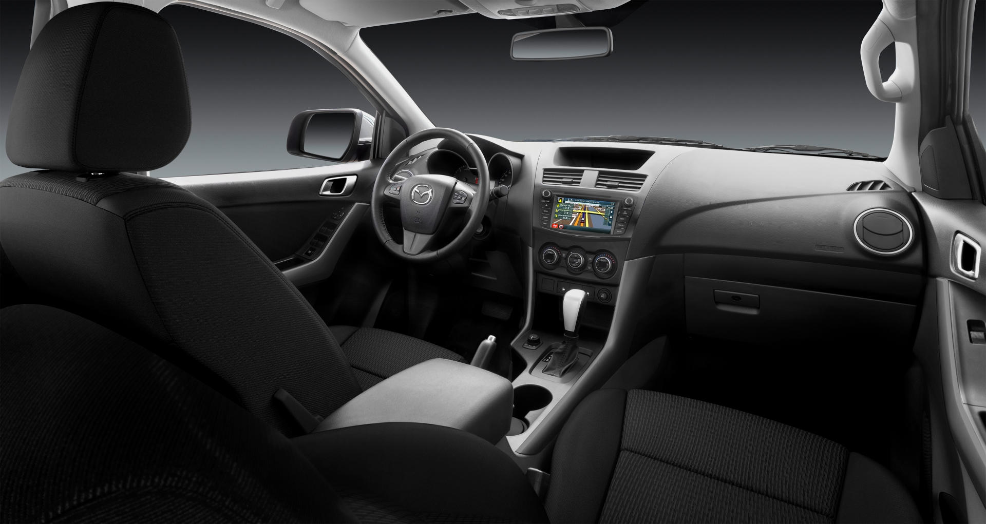 Mazda BT-50: Mẫu bán tải thực dụng và bền bỉ cho người dùng