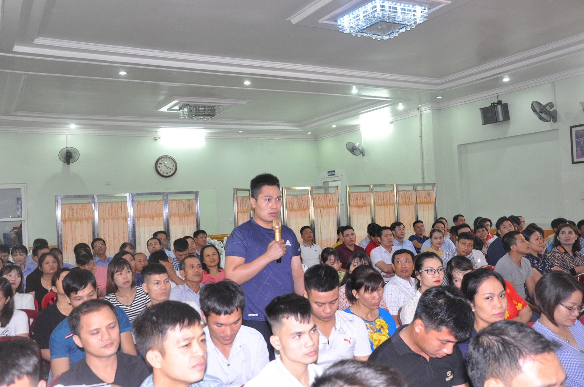 CĐ ngành Xây dựng Việt Nam: Công ty CP Viglacera Hạ Long đối thoại với hơn 300 CNLĐ cd nganh xay dung viet nam cong ty cp viglacera ha long doi thoai voi hon 300 cnld