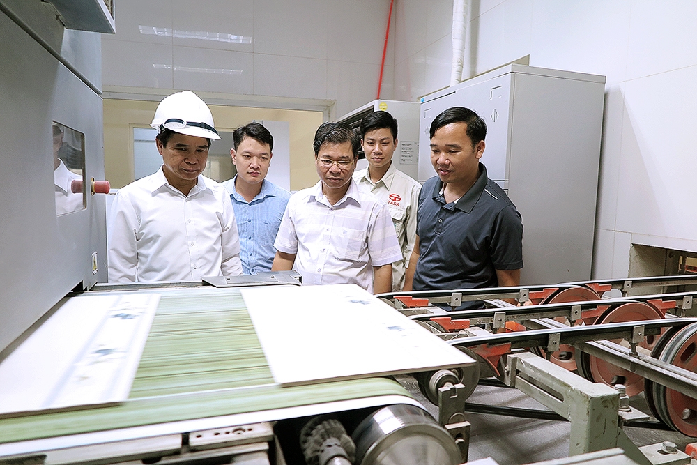 Công đoàn CTCP gạch men Tasa và phong trào“Lao động giỏi, lao động sáng tạo” cong doan ctcpgach men tasadong hanh cung phong traolao dong gioi lao dong sang tao