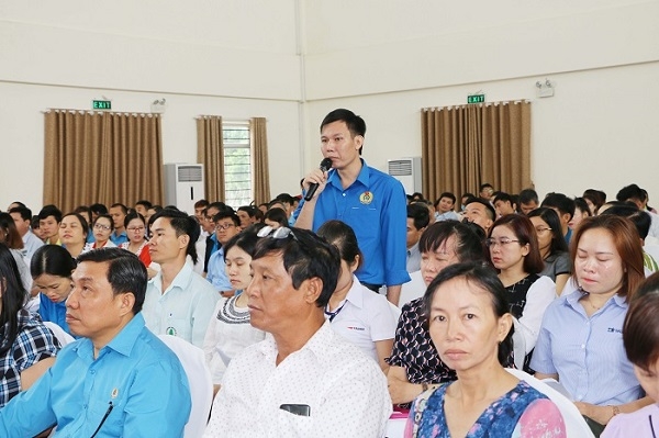 Hội nghị tiếp xúc cử tri về đóng góp ý kiến dự thảo Bộ Luật lao động hoi nghi tiep xuc cu tri ve dong gop y kien du thao bo luat lao dong