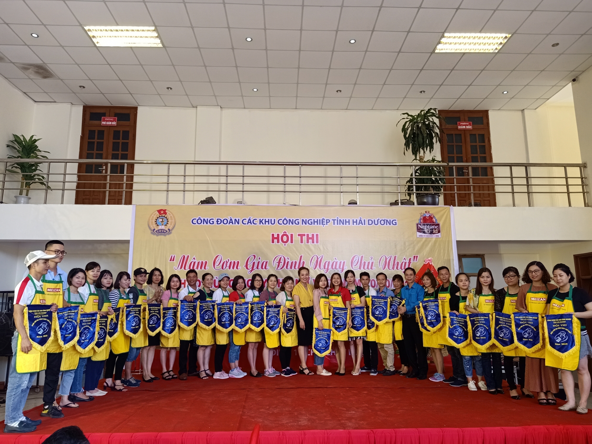 Sôi nổi thi nấu ăn “Mâm cơm dinh dưỡng ngày chủ nhật” soi noi thi nau an mam com dinh duong ngay chu nhat