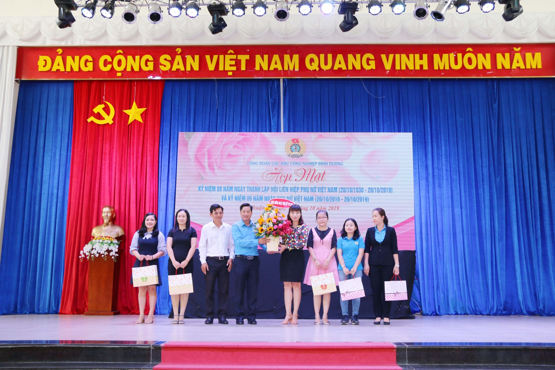 Trang bị kỹ năng cho 300 cán bộ Nữ công tại công đoàn cơ sở