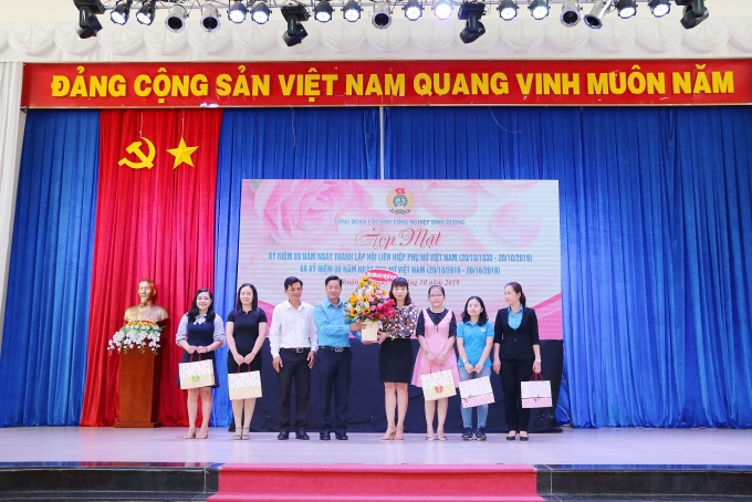 Trang bị kỹ năng cho 300 cán bộ Nữ công tại công đoàn cơ sở trang bi ky nang cho 300 can bo nu cong cong doan co so