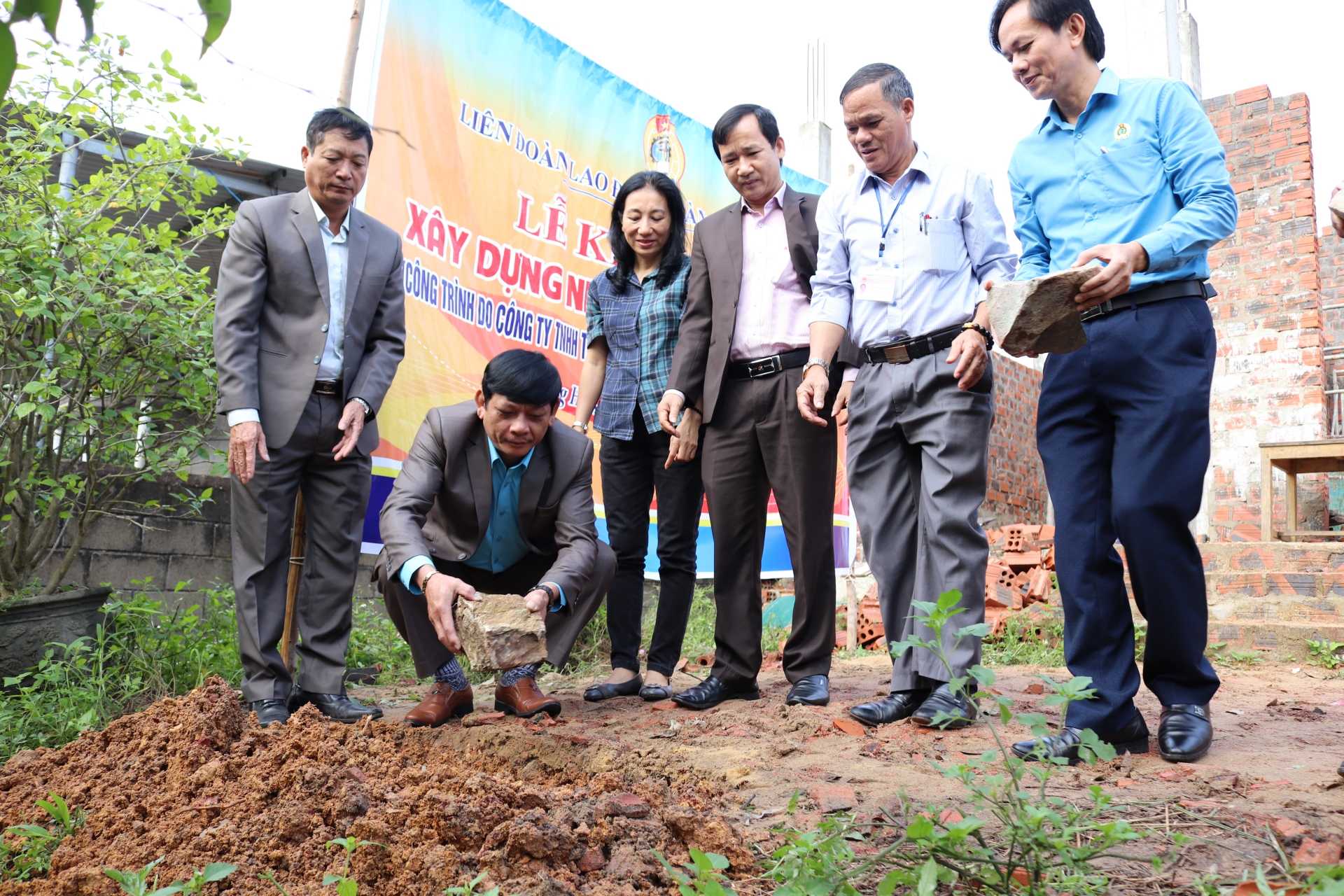 ldld tp dong hoi khoi cong xay dung nha mai am cong doan