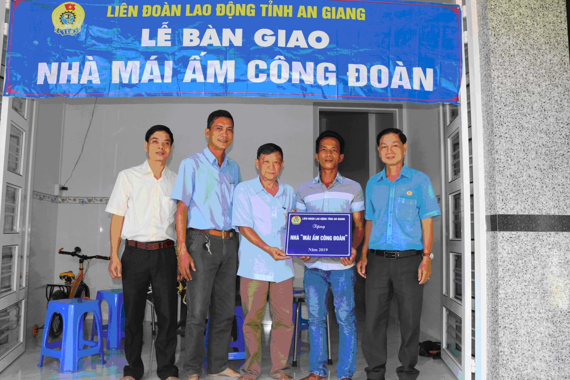 LĐLĐ tỉnh An Giang: Niềm vui mái ấm công đoàn cùng chung một ngày ldld tinh an giang niem vui mai am cong doan cung chung mot ngay