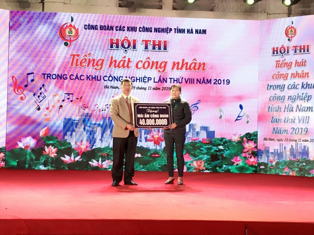 Sôi nổi hội diễn văn nghệ tiếng hát công nhân trong các khu công nghiệp soi noi hoi dien van nghe tieng hat cong nhan trong cac khu cong nghiep