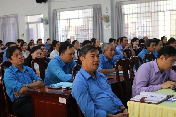 Tập huấn kỹ năng đối thoại, thương lượng và ký kết Thỏa ước lao động tập thể tap huan ky nang doi thoai thuong luong va ky ket thoa uoc lao dong tap the