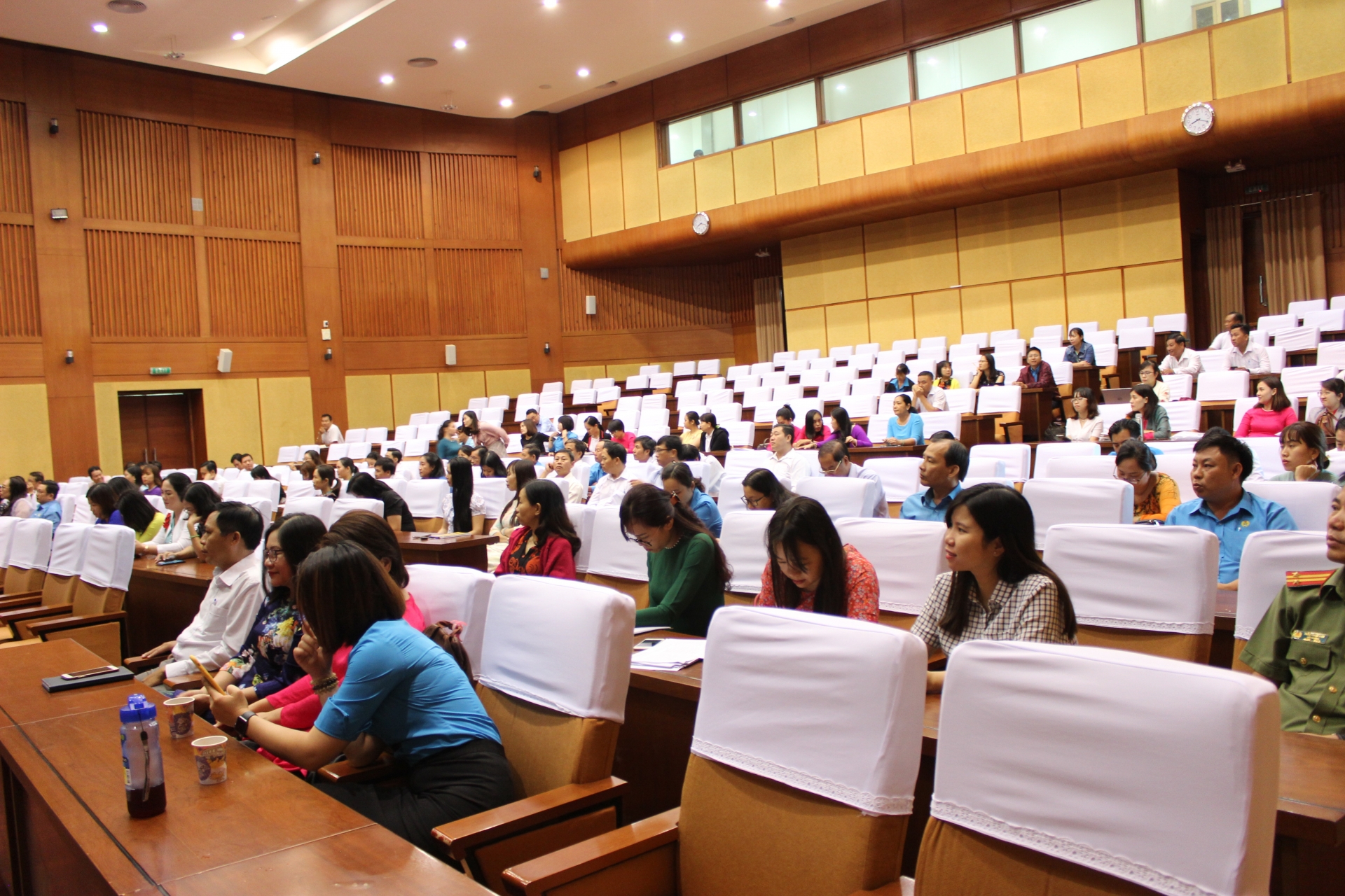 Triển khai Nghị quyết số 35-NQ/TW của Bộ Chính trị cho cán bộ công đoàn trien khai nghi quyet so 35 nqtw cua bo chinh tri cho can bo cong doan