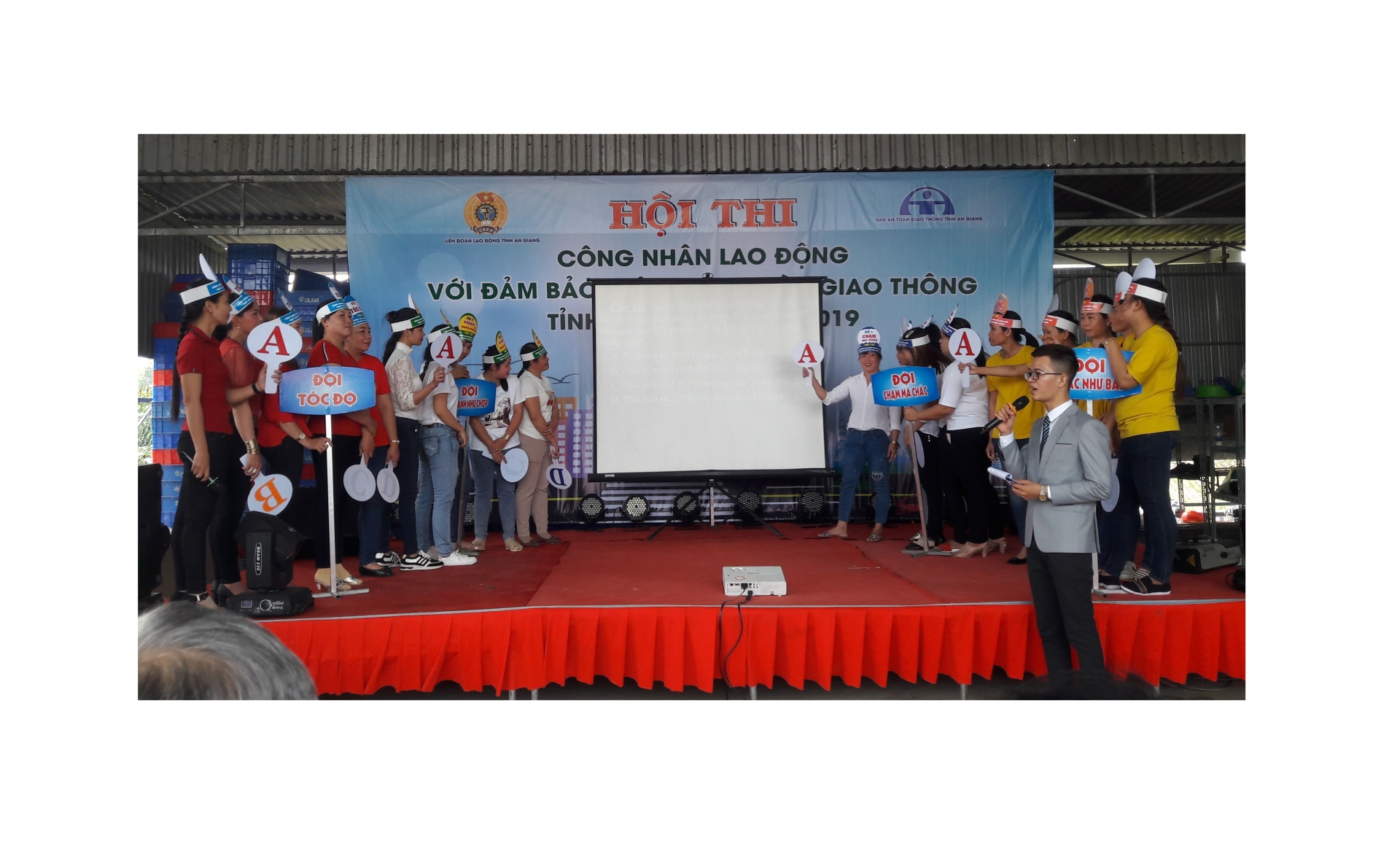 Sôi nổi Hội thi công nhân lao động với đảm bảo trật tự an toàn giao thông soi noi hoi thi cong nhan lao dong voi dam bao trat tu an toan giao thong