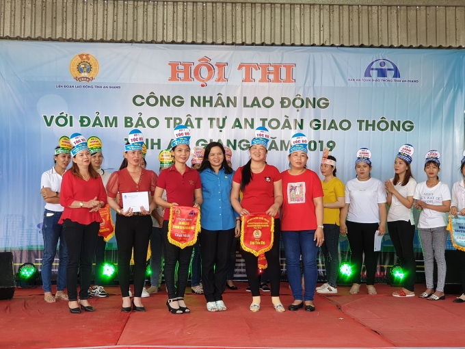 Sôi nổi Hội thi công nhân lao động với đảm bảo trật tự an toàn giao thông soi noi hoi thi cong nhan lao dong voi dam bao trat tu an toan giao thong