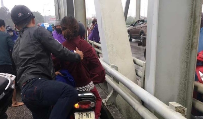 Công đoàn Quốc Phòng: Thiếu tá quân đội nhảy xuống sông cứu người tự tử cong doan quoc phong thieu ta quan doi nhay xuong song cuu nguoi tu tu