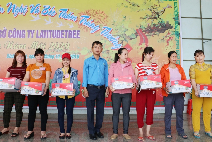 tren 1500 cong nhan tham gia chuong trinh giao luu van nghe va boc tham trung thuong