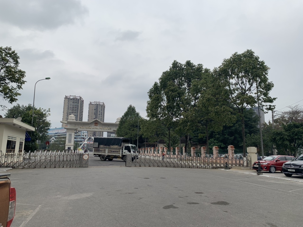 Lào Cai: Bàn giao 9 công dân Trung Quốc nghi nhiễm virus corona về nước lao cai ban giao 9 cong dan trung quoc nghi nhiem virus corona ve nuoc