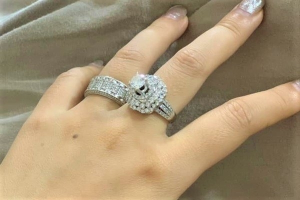 Công nhân môi trường nhặt được nhẫn kim cương, tìm cách trả lại cho người mất Công nhân môi trường nhặt được nhẫn kim cương, tìm cách trả lại cho người mất