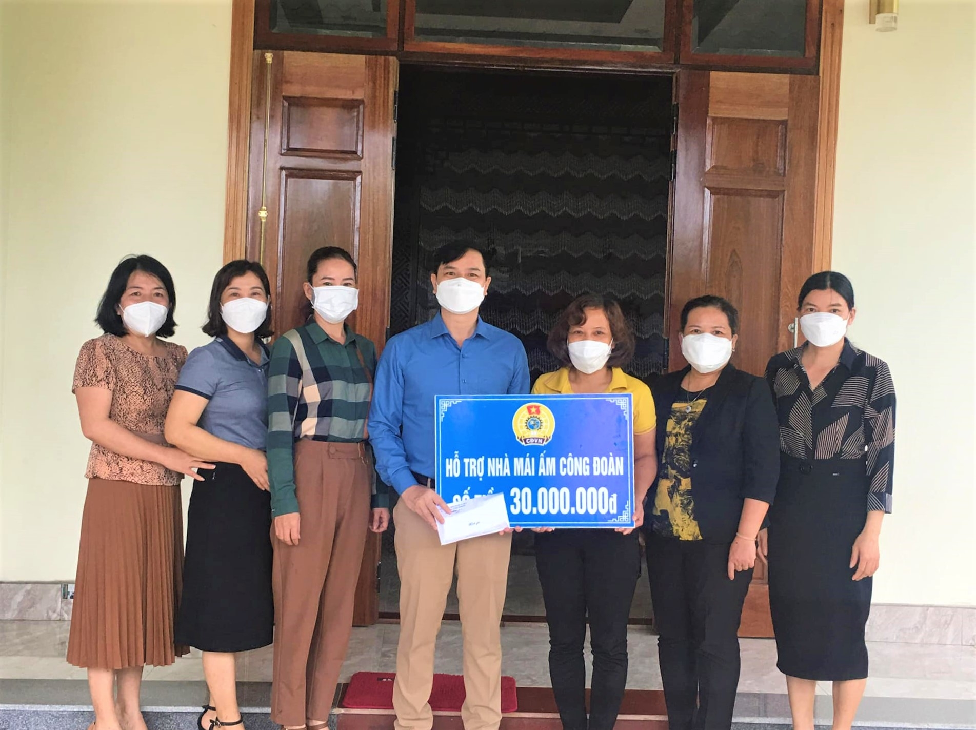 Quảng Bình: LĐLĐ huyện Lệ Thủy hỗ trợ xây mới “Mái ấm Công đoàn” cho đoàn viên khó khăn