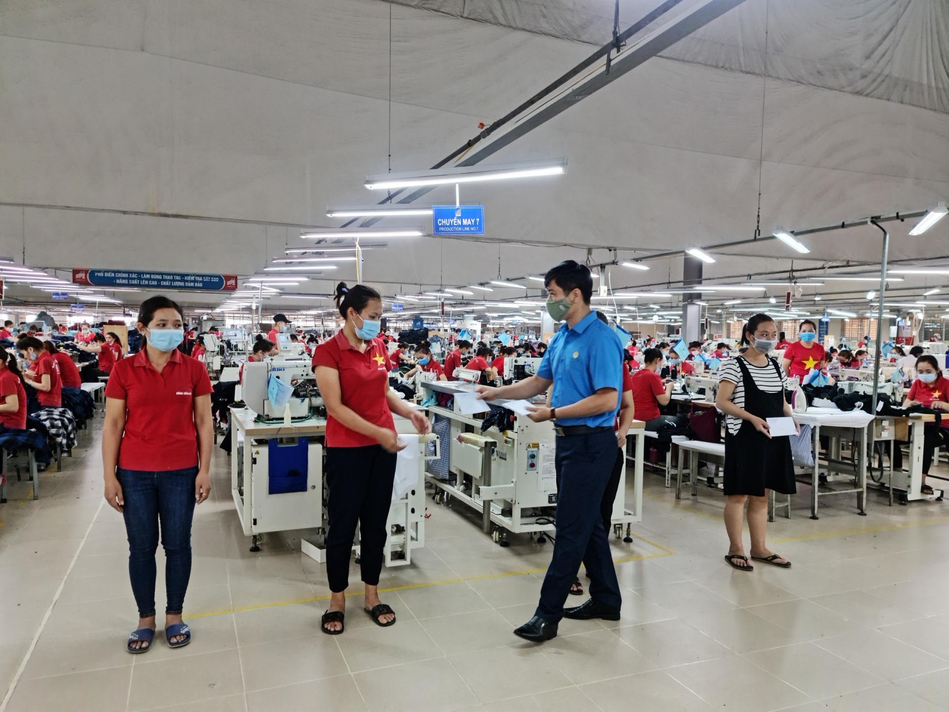 LĐLĐ tỉnh Quảng Bình tổ chức nhiều hoạt động thiết thực trong Tháng Công nhân LĐLĐ tỉnh Quảng Bình tổ chức nhiều hoạt động thiết thực trong Tháng Công nhân