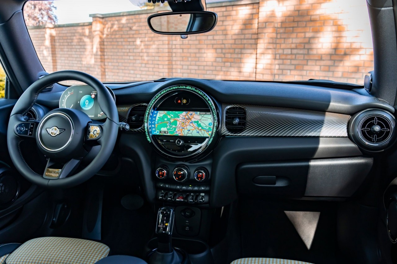 Mini Cooper S 3 Cửa Resolute Edition về Việt Nam với giá 2,3 tỉ đồng