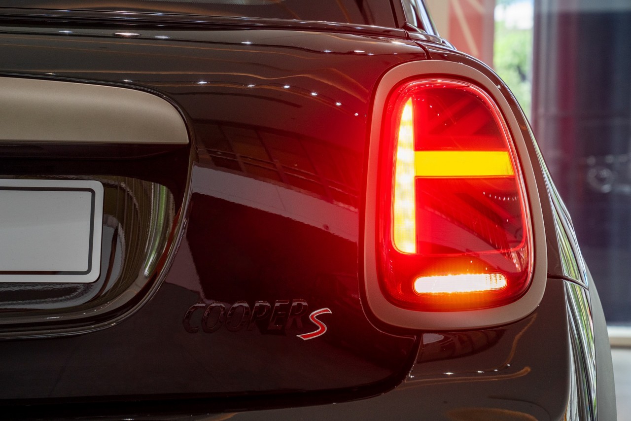 Mini Cooper S 3 Cửa Resolute Edition về Việt Nam với giá 2,3 tỉ đồng