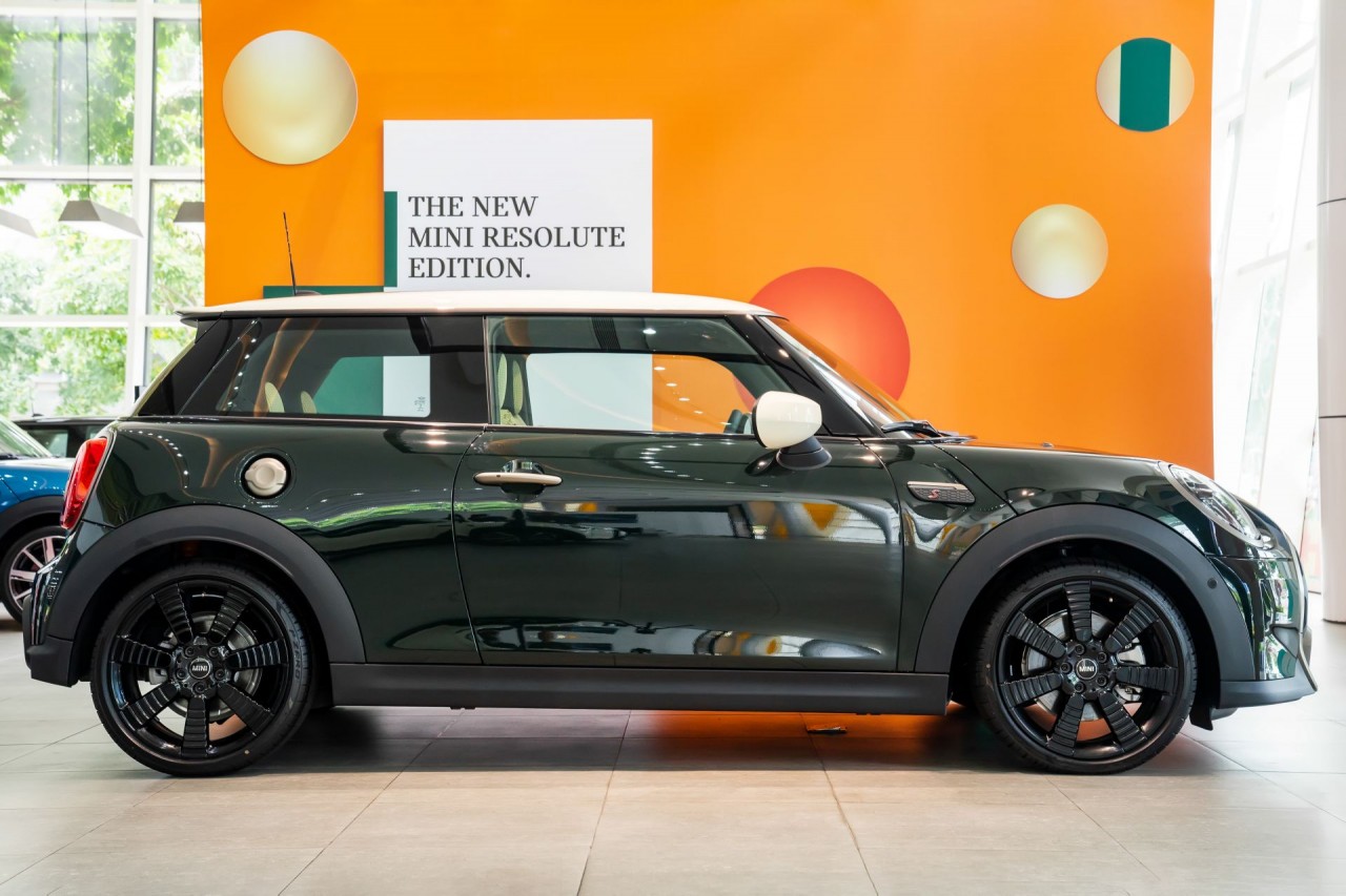 Mini Cooper S 3 Cửa Resolute Edition về Việt Nam với giá 2,3 tỉ đồng