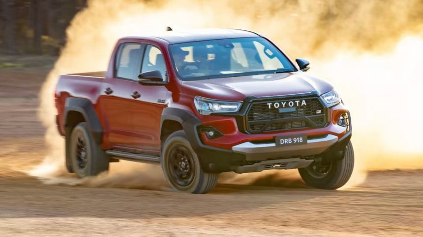Toyota Hilux GR Sport 2023 ra mắt, đối đầu Ford Ranger Raptor Toyota Hilux GR Sport 2023 ra mắt, đối đầu Ford Ranger Raptor