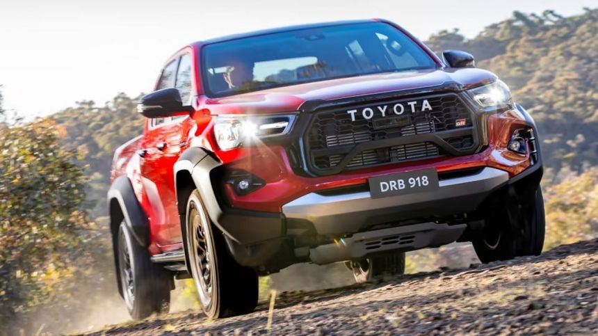 Toyota Hilux GR Sport 2023 ra mắt, đối đầu Ford Ranger Raptor Toyota Hilux GR Sport 2023 ra mắt, đối đầu Ford Ranger Raptor