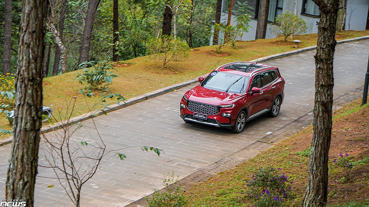 Ford Territory vượt Mazda CX-5, đứng nhất phân khúc trong tháng đầu mở bán