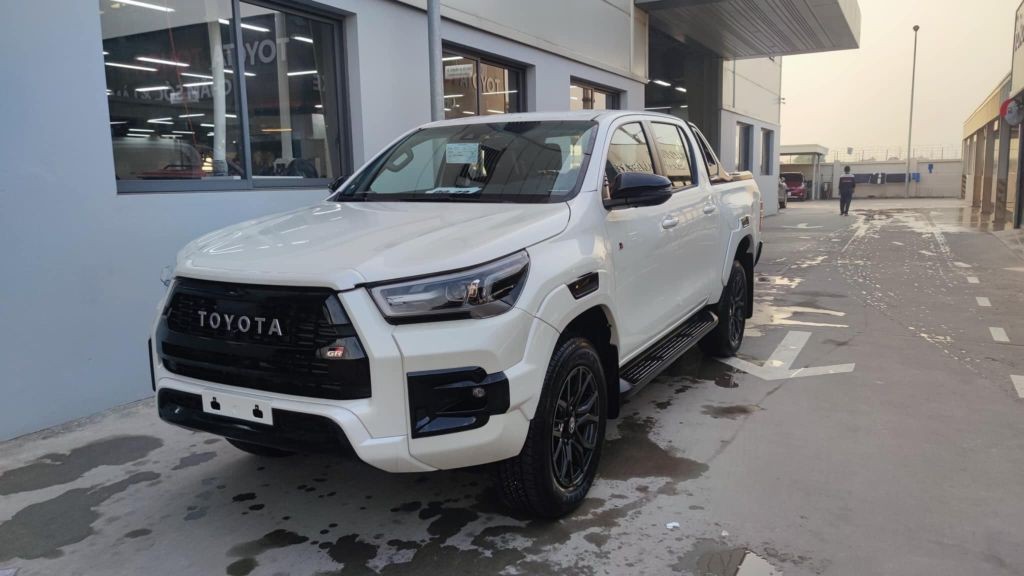 Toyota Hilux phiên bản GS Sport đầu tiên về Việt Nam có giá 1,1 tỷ đồng Toyota Hilux phiên bản GS Sport đầu tiên về Việt Nam có giá 1,1 tỷ đồng