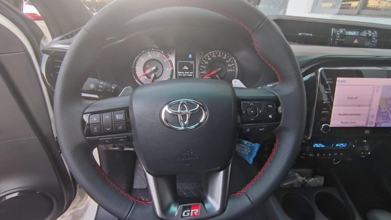 Toyota Hilux phiên bản GS Sport đầu tiên về Việt Nam có giá 1,1 tỷ đồng Toyota Hilux phiên bản GS Sport đầu tiên về Việt Nam có giá 1,1 tỷ đồng