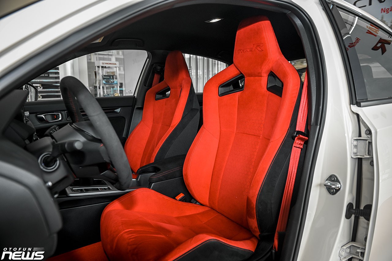 Honda Civic Type R tại Việt Nam có giá 2,4 tỷ đồng