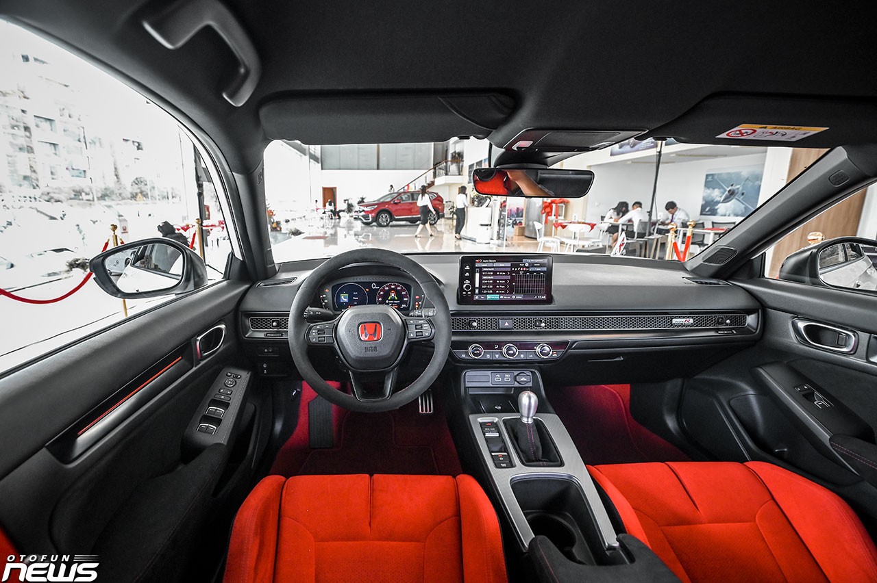Honda Civic Type R tại Việt Nam có giá 2,4 tỷ đồng