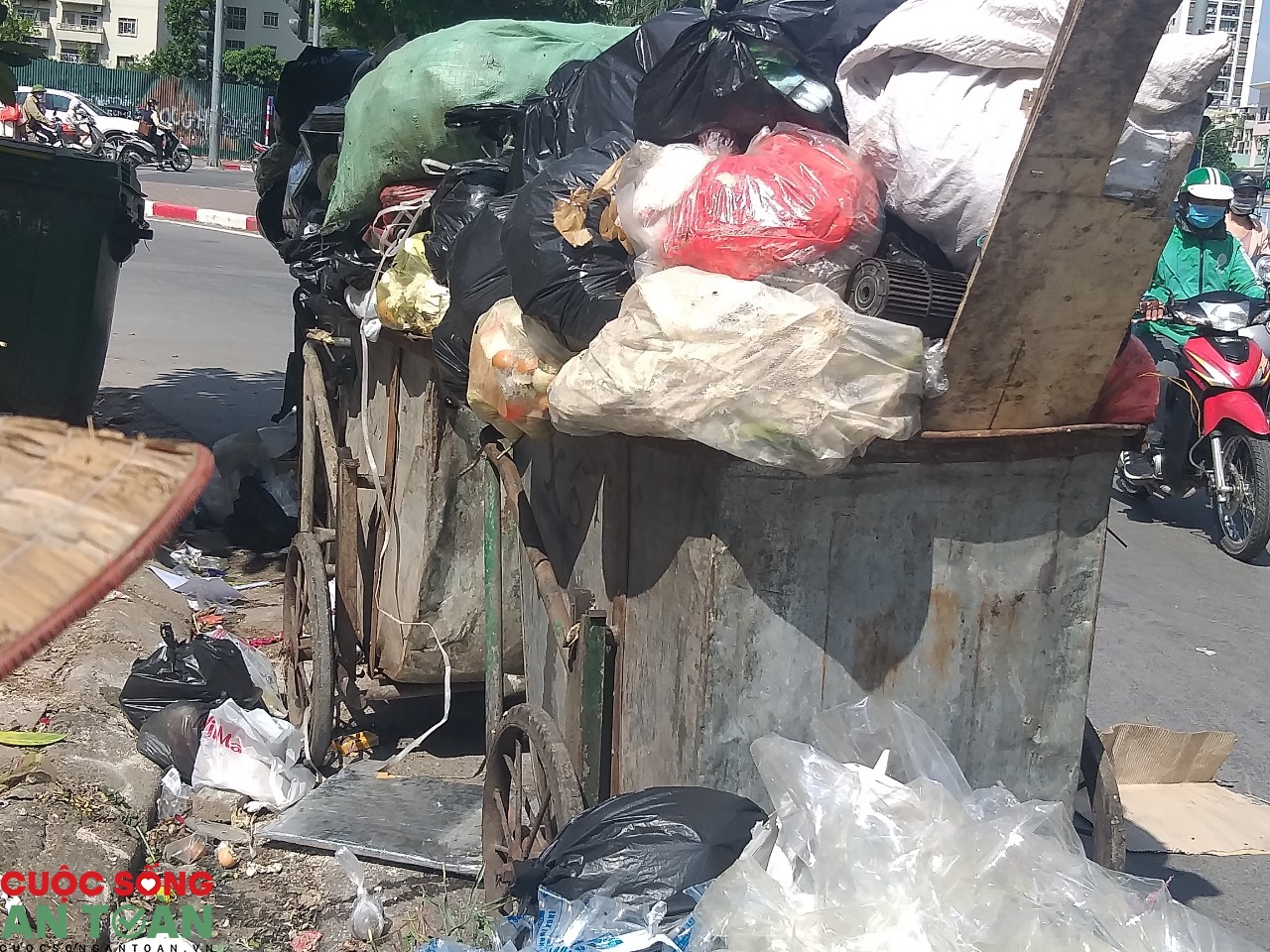 Bị nợ lương, công nhân Công ty cổ phần Đầu tư và Phát triển công nghệ cao Minh Quân đình công Bị nợ lương, công nhân Công ty cổ phần Đầu tư và Phát triển công nghệ cao Minh Quân đình công