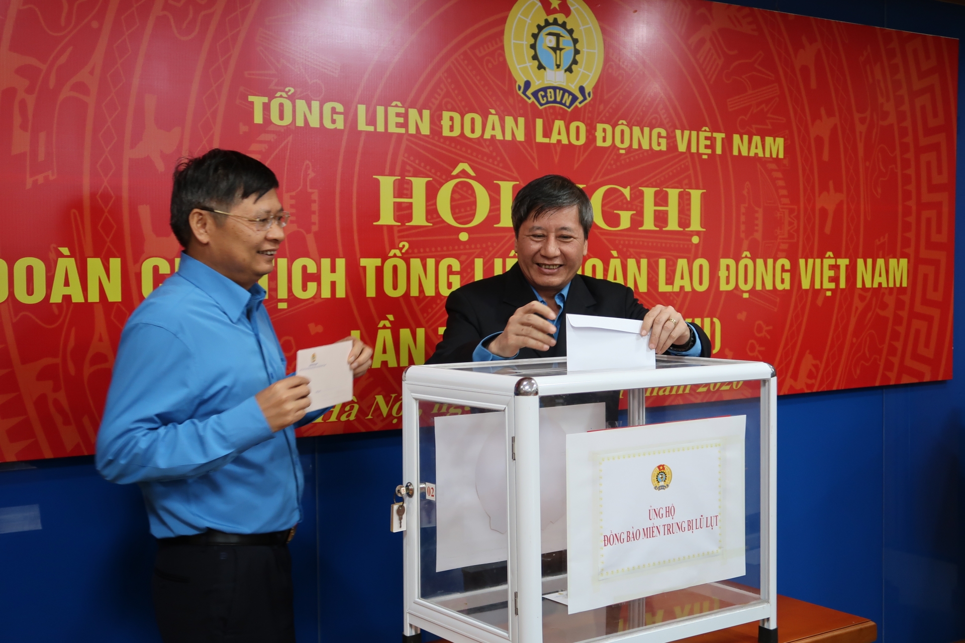 Đoàn Chủ tịch Tổng Liên đoàn Lao động Việt Nam phát động ủng hộ đồng bào miền Trung Đoàn Chủ tịch Tổng Liên đoàn Lao động Việt Nam phát động ủng hộ đồng bào miền Trung