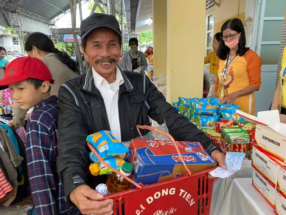 LĐLĐ Thành phố Huế: Nghĩa tình từ "Phiên chợ 0 đồng"