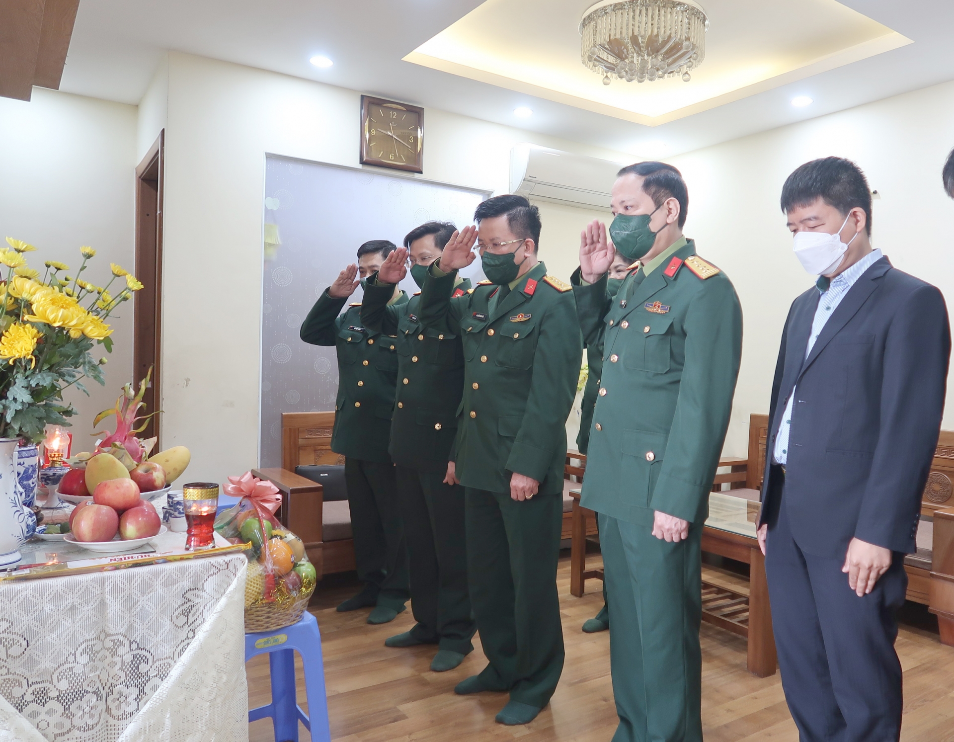 Công đoàn Quốc phòng thăm hỏi gia đình cán bộ gặp nạn tại Hội An Công đoàn Quốc phòng thăm hỏi gia đình cán bộ gặp nạn tại Hội An