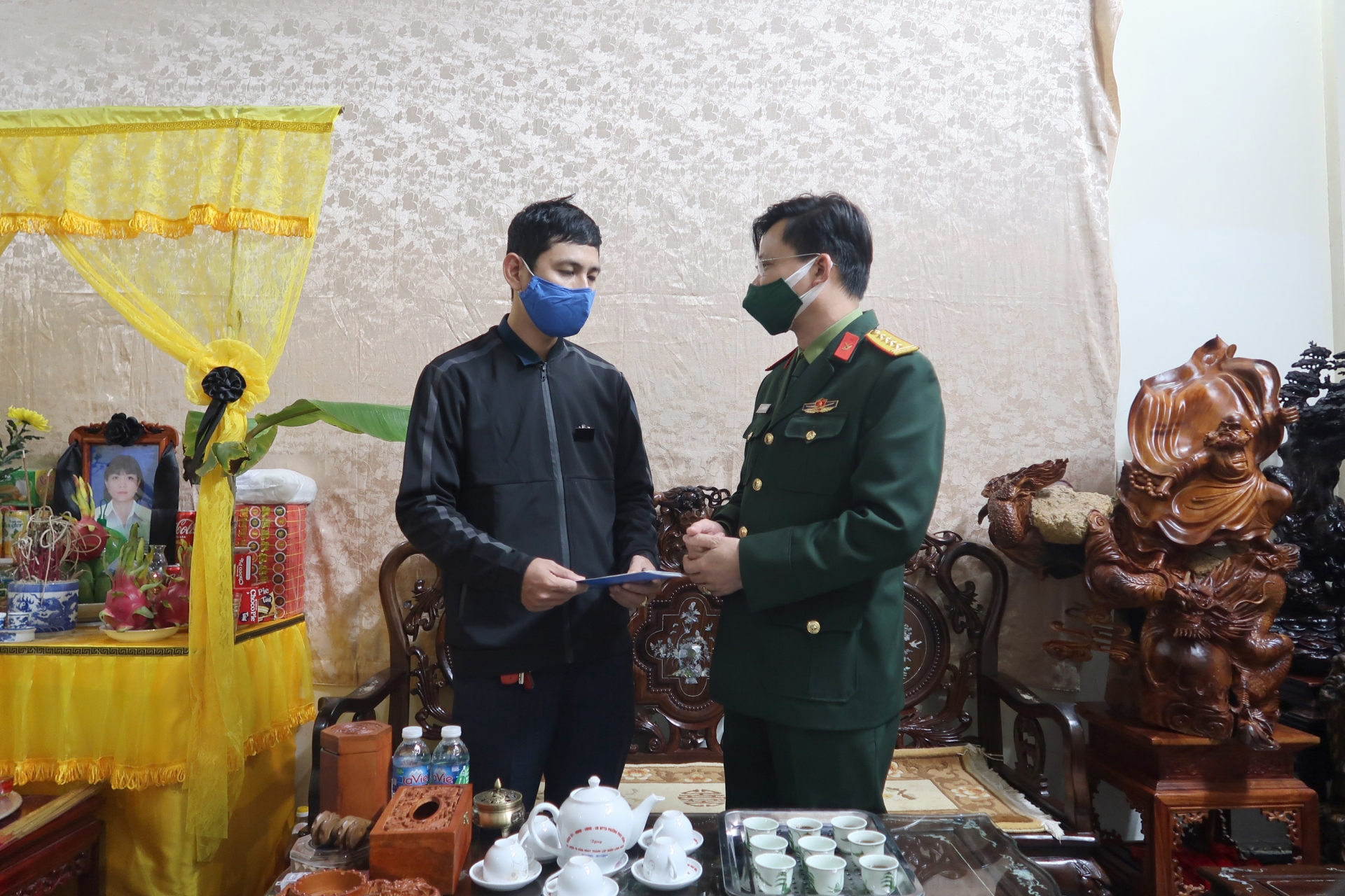 Công đoàn Quốc phòng thăm hỏi gia đình cán bộ gặp nạn tại Hội An Công đoàn Quốc phòng thăm hỏi gia đình cán bộ gặp nạn tại Hội An