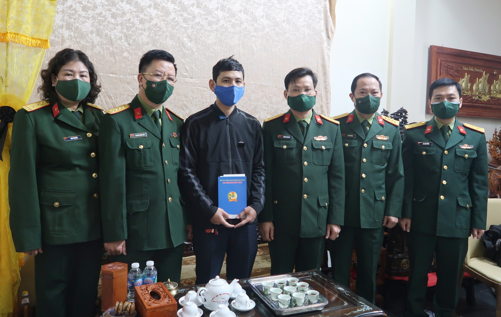 Công đoàn Quốc phòng thăm hỏi gia đình cán bộ gặp nạn tại Hội An Công đoàn Quốc phòng thăm hỏi gia đình cán bộ gặp nạn tại Hội An