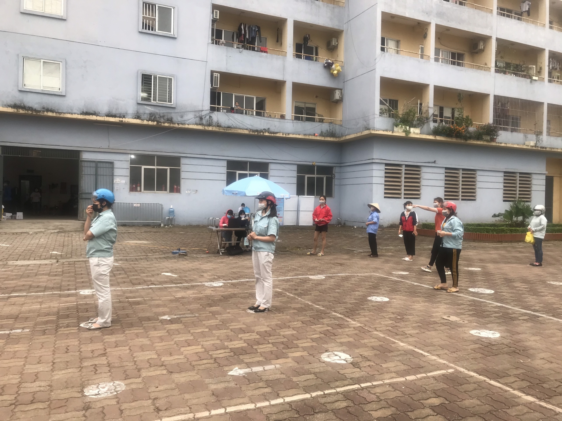 Túi gạo nghĩa tình giúp công nhân vượt qua đại dịch tui gao nghia tinh giup cong nhan vuot qua dai dich