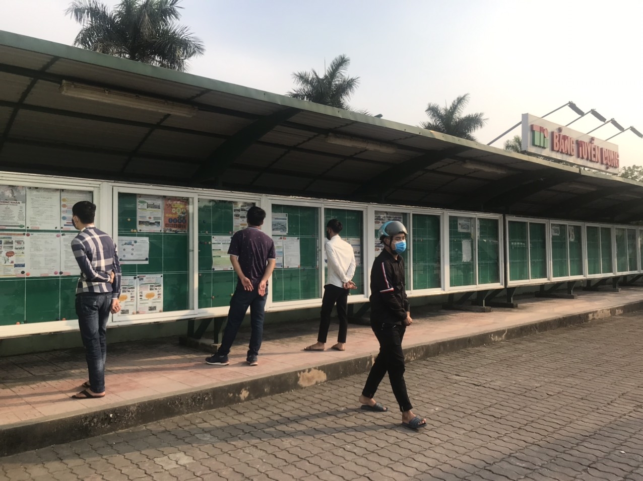 "Bỗng dưng" rơi vào cảnh thất nghiệp, công nhân nhọc nhằn tìm kế sinh nhai hậu Covid-19 bong dung roi vao canh that nghiep hau covid 19 cong nhan nhoc nhan tim ke sinh nhai