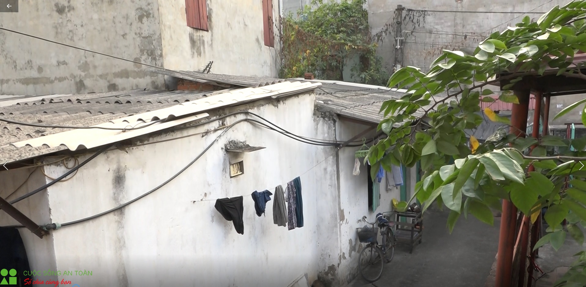 Muôn kiểu chống nóng "dở khóc dở cười" của công nhân trong những ngày đầu hè “đổ lửa” muon kieu chong nong do khoc do cuoi cua cong nhan trong nhung ngay dau he do lua