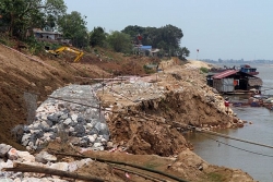 Hà Nội: Sạt lở diễn ra nghiêm trọng trên nhiều tuyến sông
