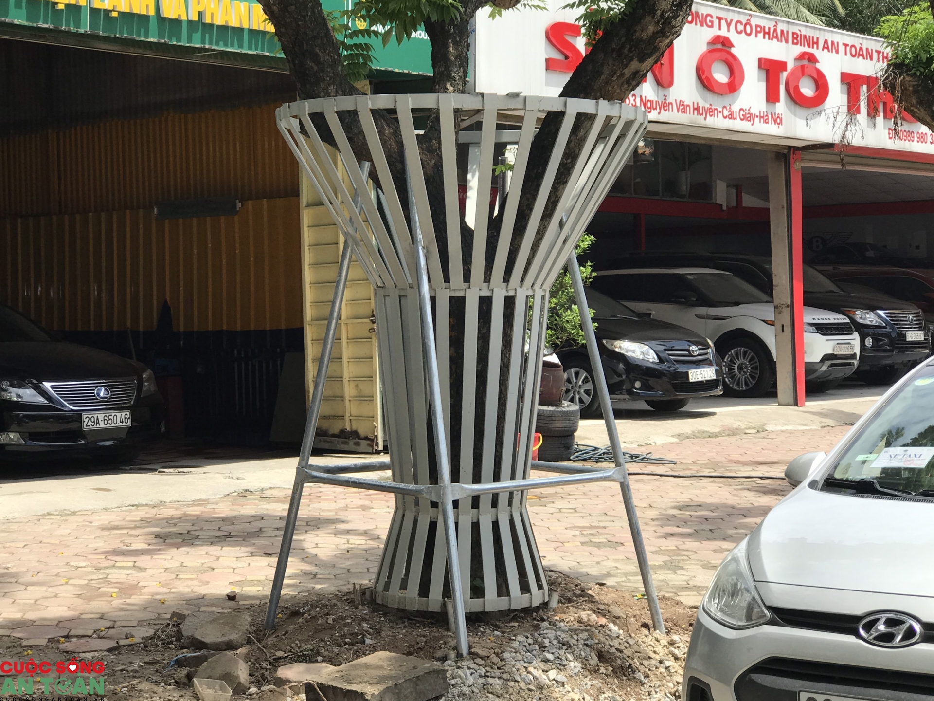 mac ao giap sat bao ve 34 cay sua do quy hon vang